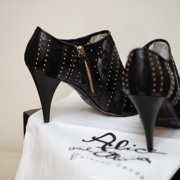 NWT Alice + Olivia Calissa Black Booties in 40, 41 - Picture 5 of 7
